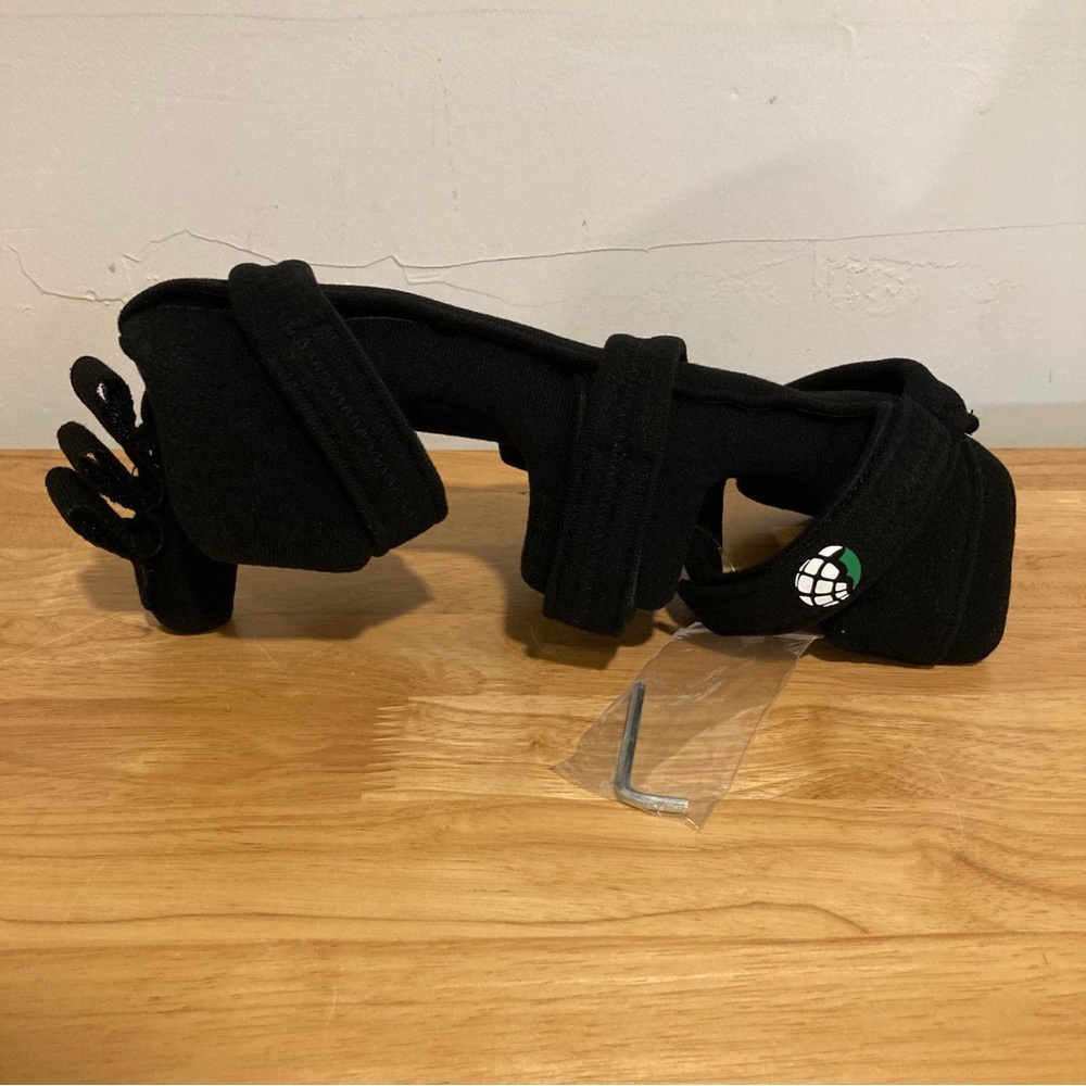 Wrist Splint Advanced Ortho COMFY SPLINT Adjustable Universal 4100-E Orthothosis